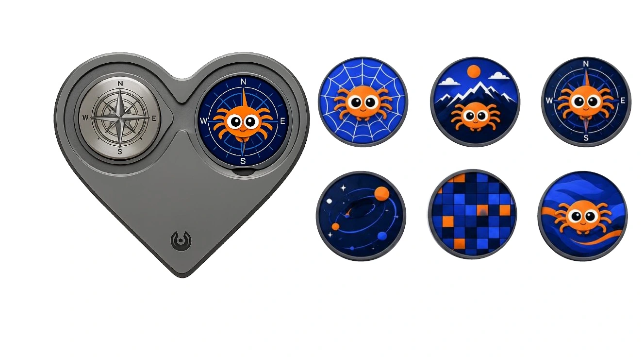 Heart-shaped Stitch charm and six interchangeable badge designs